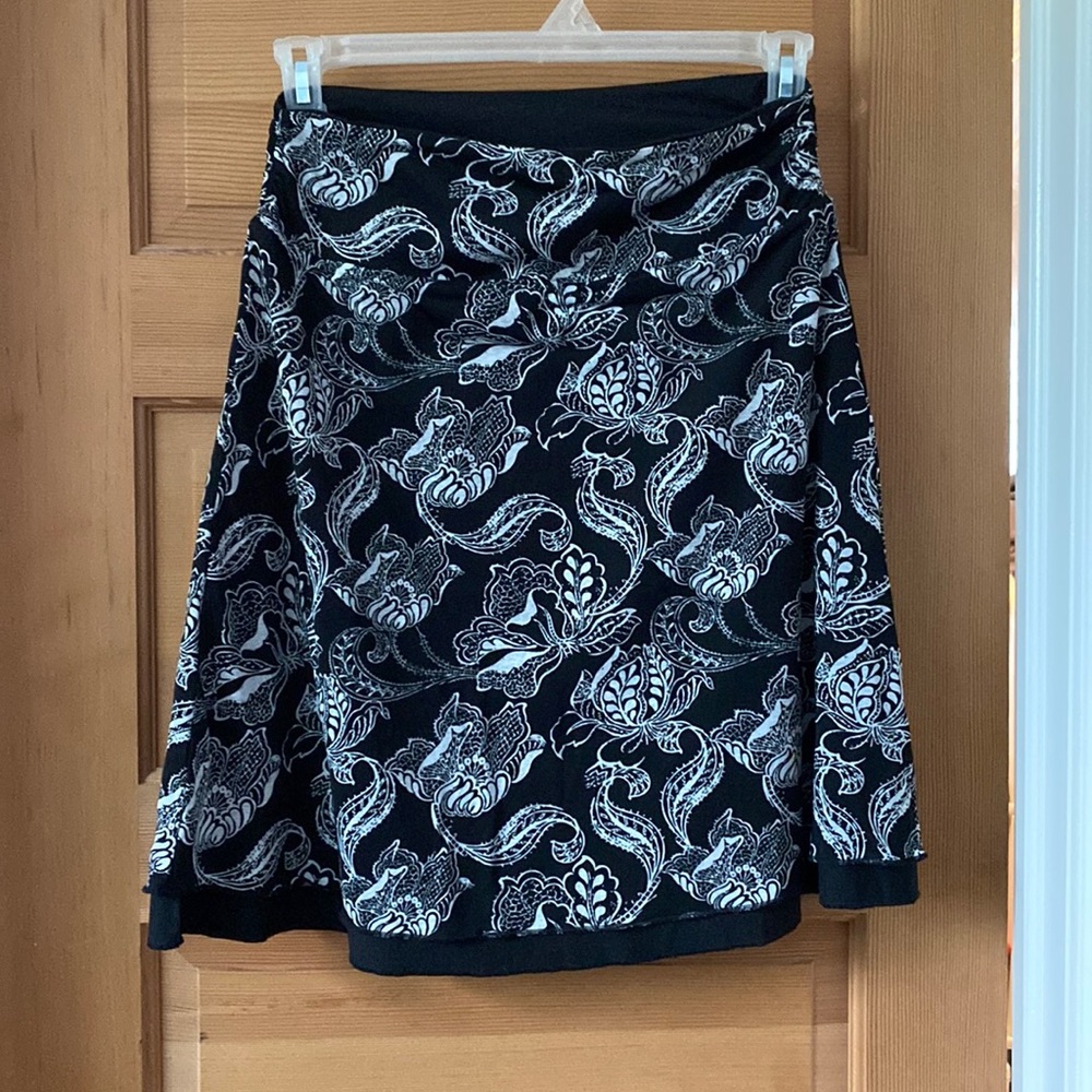 Black and white /black reversible skirt